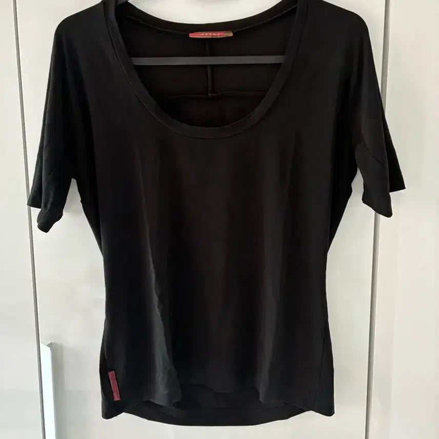 [SOLD OUT] Prada Sport 프라다 블랙 스트레치 반팔 탑