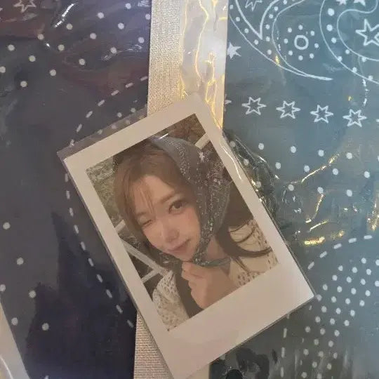 [BUNJANG] QWER 2nd Anniversary Magenta Bandana Polaroid + Bandana Set / QWER 2주년 팝업 마젠타 반다나 폴라로이드 + 반다나2개
