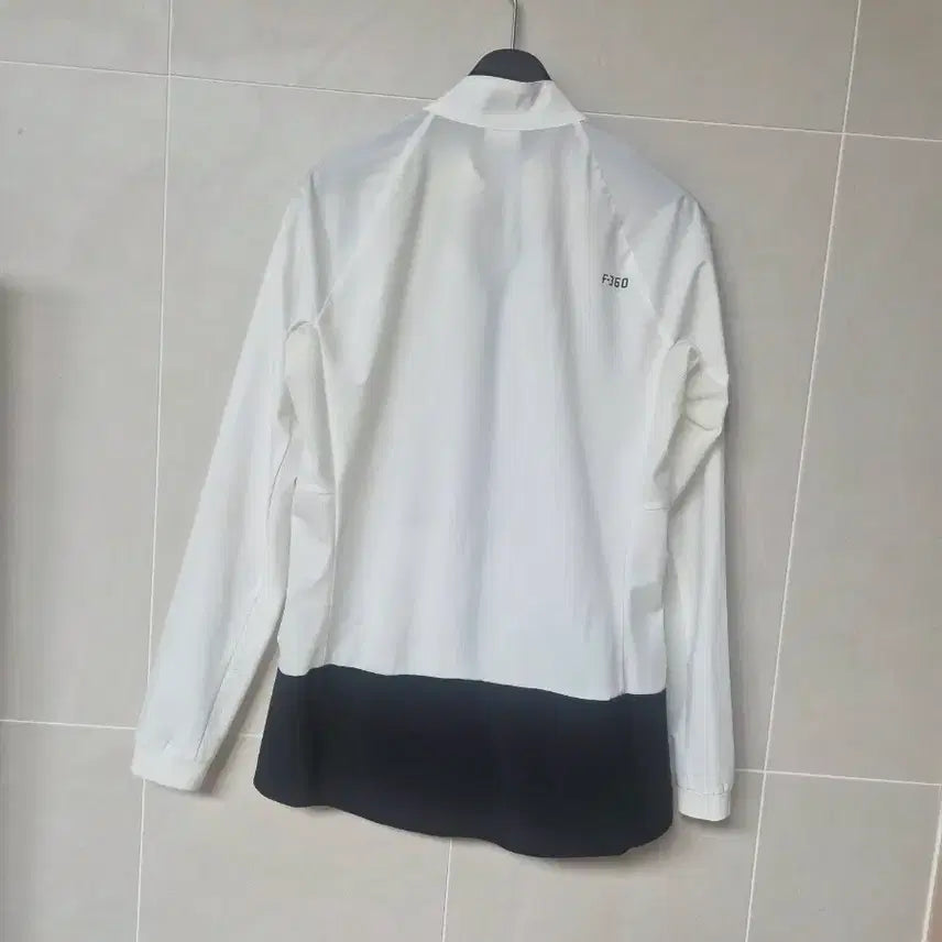 [BUNJANG] Descente White Black Colorblock Windbreaker 85 / 데상트 화이트 블랙 배색 바람막이 85
