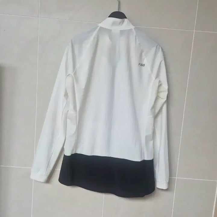 [BUNJANG] Descente White Black Colorblock Windbreaker 85 / 데상트 화이트 블랙 배색 바람막이 85