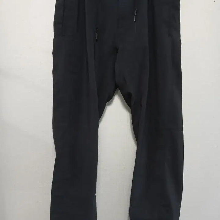 [SOLD OUT] 질스튜어트 검정색 드로스트링 남성 바지