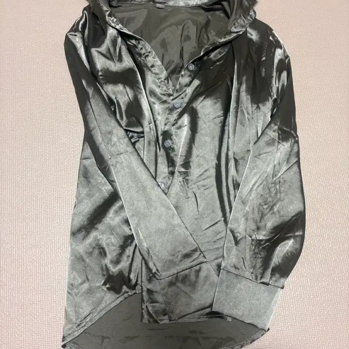 [BUNJANG] Silky Light Green Blouse / 실키 연그린 새상품