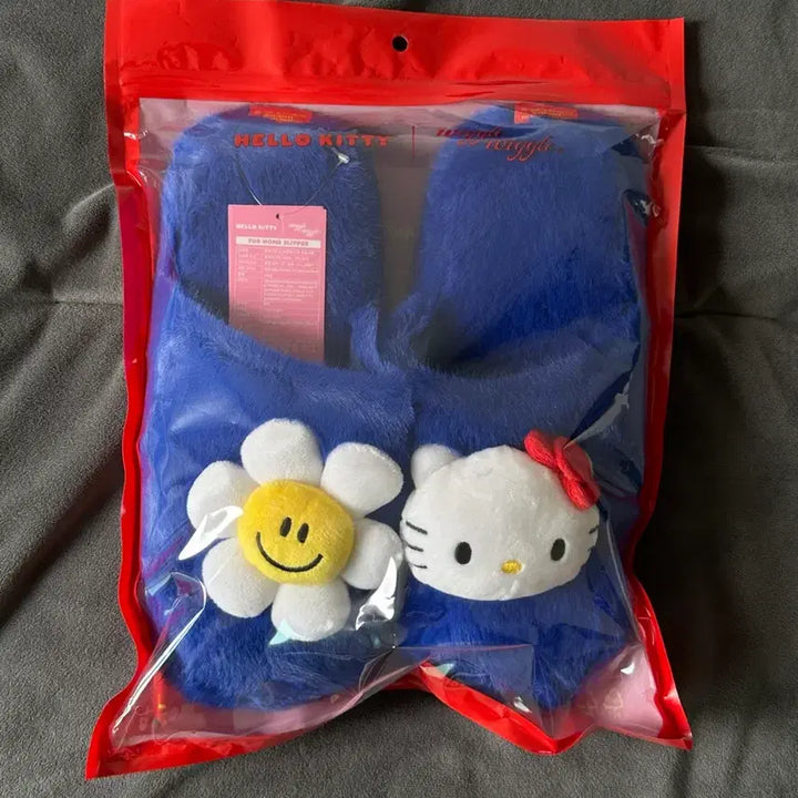[BUNJANG] Wiggle Wiggle &amp; Hello Kitty Fur Home Slippers / 위글위글&amp;헬로키티 퍼 홈슬리퍼 룸슬리퍼 (완전 새제품)