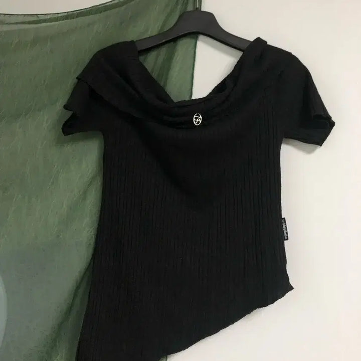 [BUNJANG] Uglyshadow Off-Shoulder Knit Top / 어글리쉐도우 uglyshadow 니트 오프숄더