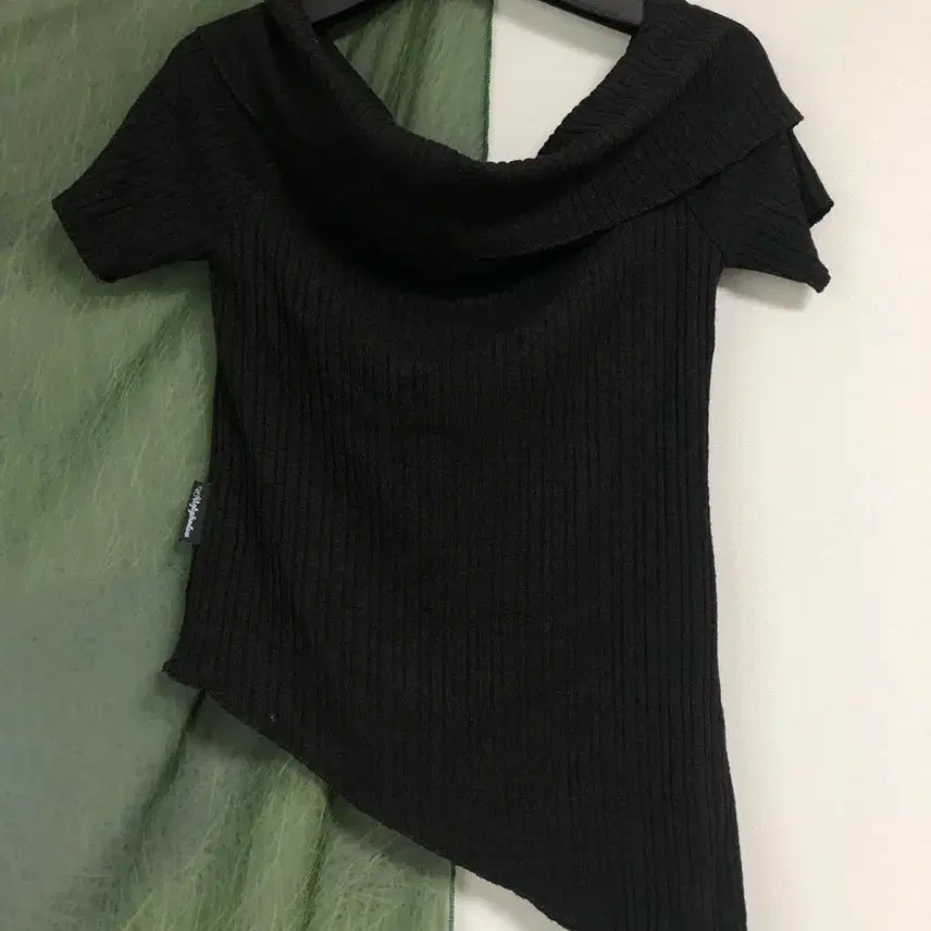 [BUNJANG] Uglyshadow Off-Shoulder Knit Top / 어글리쉐도우 uglyshadow 니트 오프숄더