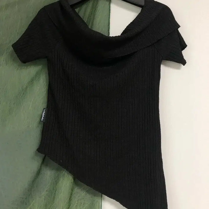 [BUNJANG] Uglyshadow Off-Shoulder Knit Top / 어글리쉐도우 uglyshadow 니트 오프숄더
