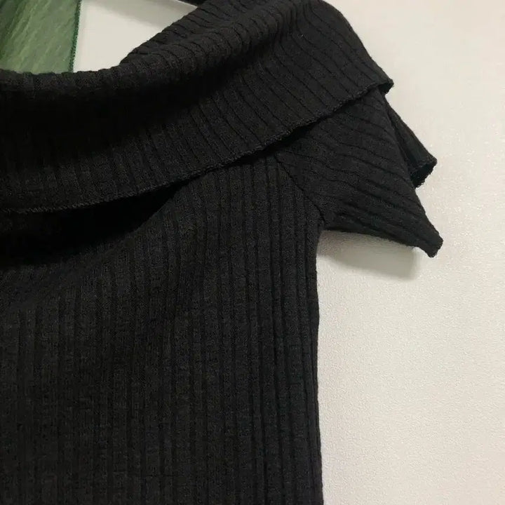 [BUNJANG] Uglyshadow Off-Shoulder Knit Top / 어글리쉐도우 uglyshadow 니트 오프숄더