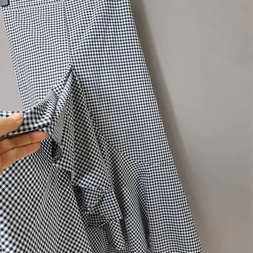 [BUNJANG] MAGJAY Checkered Ruffle Asymmetrical Skirt / MAGJAY 체크 뒷밴드 프릴 언발 스커트