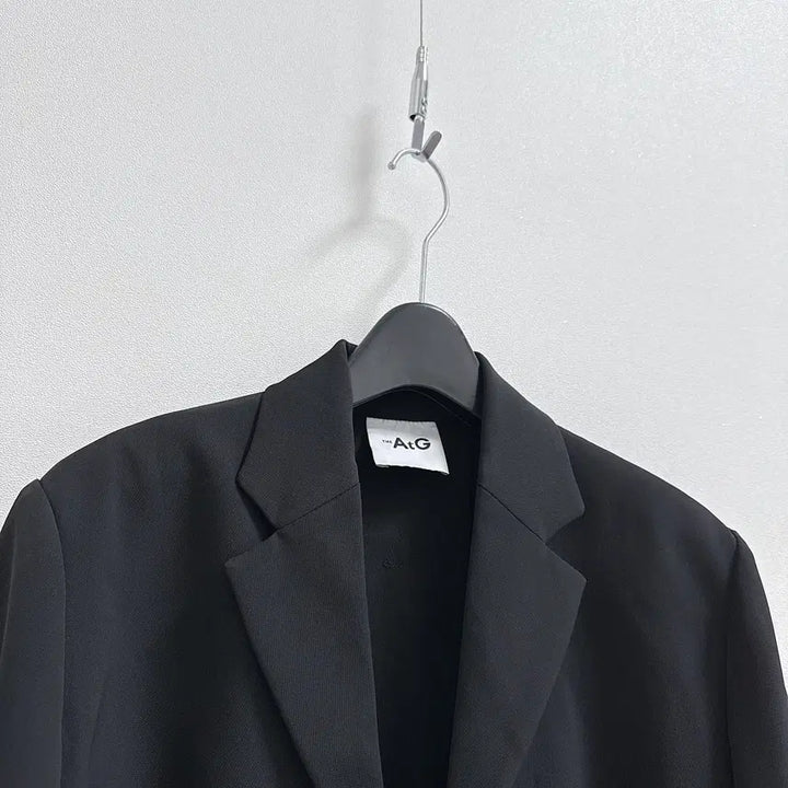 [SOLD OUT] 엣지 블랙 자켓
