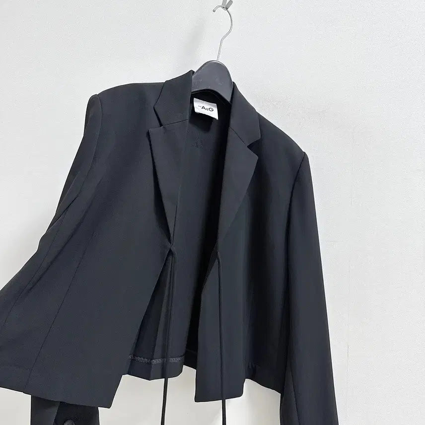[SOLD OUT] 엣지 블랙 자켓