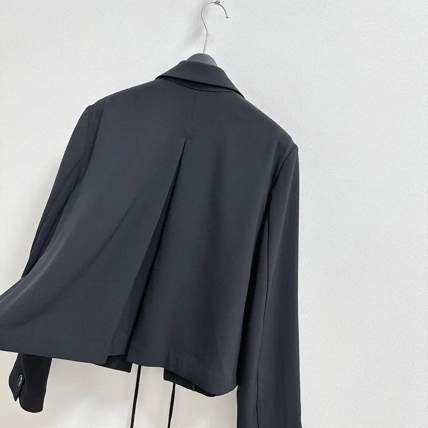 [SOLD OUT] 엣지 블랙 자켓