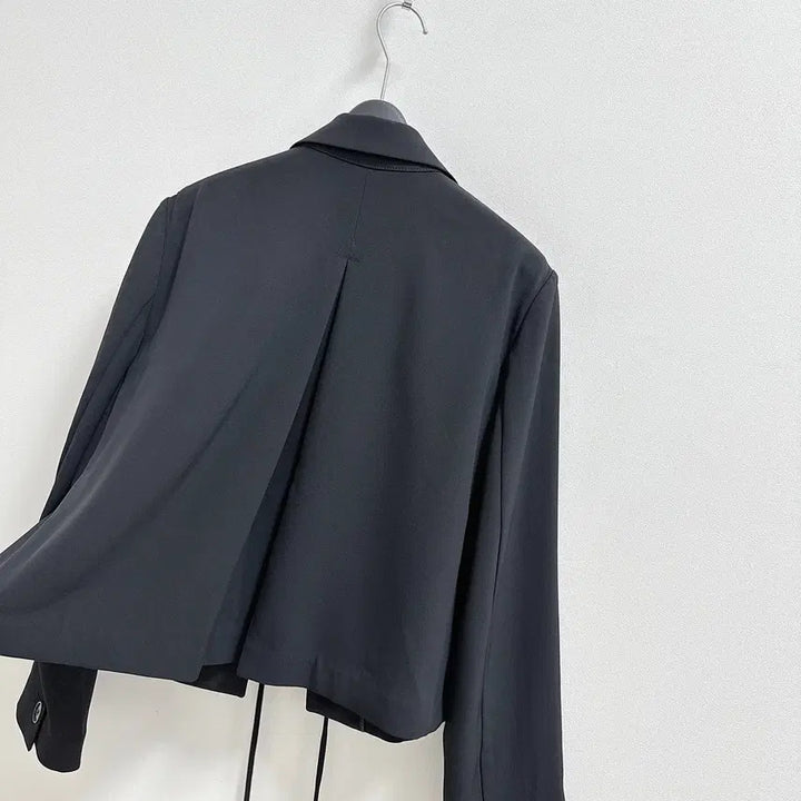 [SOLD OUT] 엣지 블랙 자켓