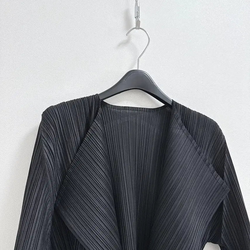 [SOLD OUT] janie 블랙 플리츠 가디건
