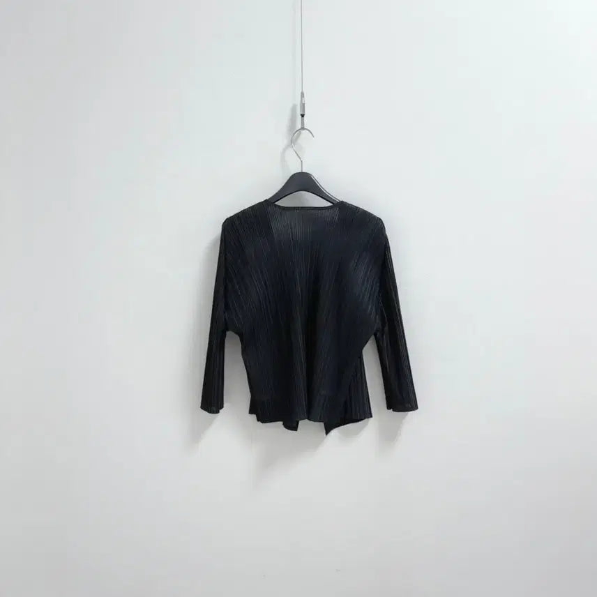 [SOLD OUT] janie 블랙 플리츠 가디건