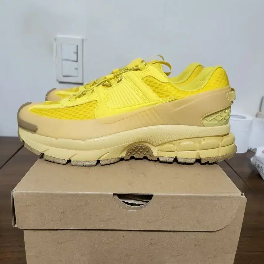 [BUNJANG] Nike Zoom Vomero 5 Yellow Sneakers / 나이키 줌 보메로 롬 옐로우 285사이즈