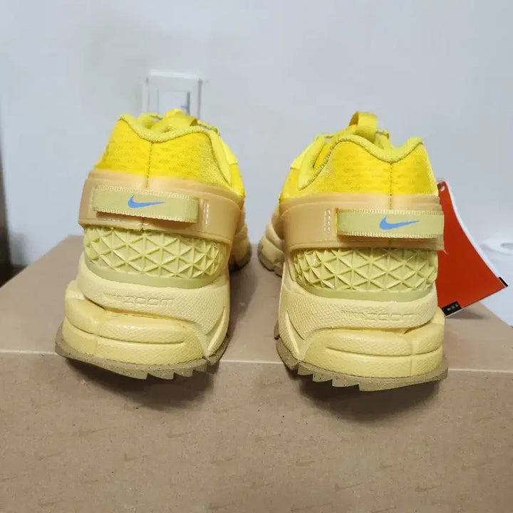 [BUNJANG] Nike Zoom Vomero 5 Yellow Sneakers / 나이키 줌 보메로 롬 옐로우 285사이즈