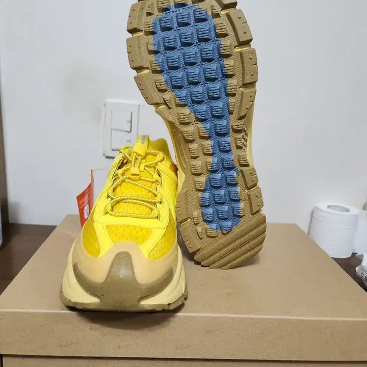 [BUNJANG] Nike Zoom Vomero 5 Yellow Sneakers / 나이키 줌 보메로 롬 옐로우 285사이즈