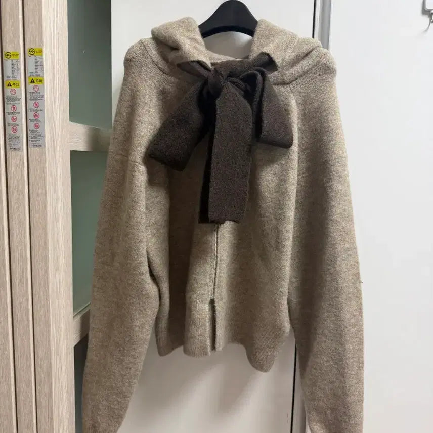 [SOLD OUT] [1번시착한 새제품무방]  정가 8만원대 자라 후드 타이 니트 자켓  다