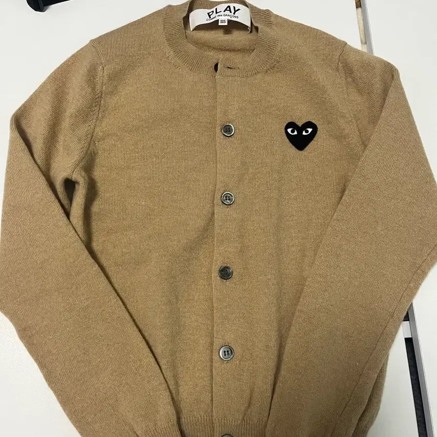 [BUNJANG] Comme des Garcons Beige Cardigan with Heart Logo / 꼼데가르송 가디건 베이지색 하트 로고