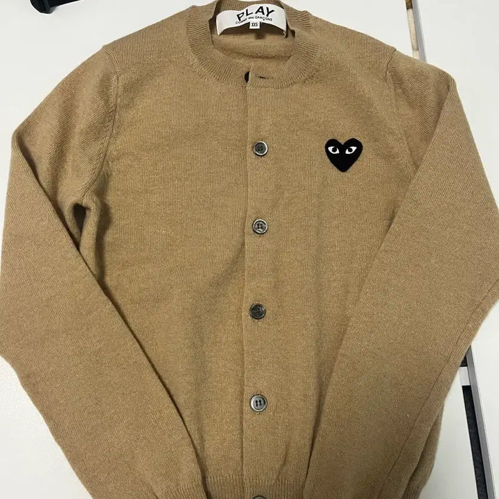 [BUNJANG] Comme des Garcons Beige Cardigan with Heart Logo / 꼼데가르송 가디건 베이지색 하트 로고