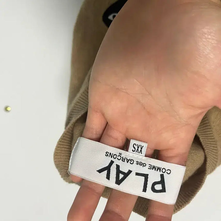 [BUNJANG] Comme des Garcons Beige Cardigan with Heart Logo / 꼼데가르송 가디건 베이지색 하트 로고