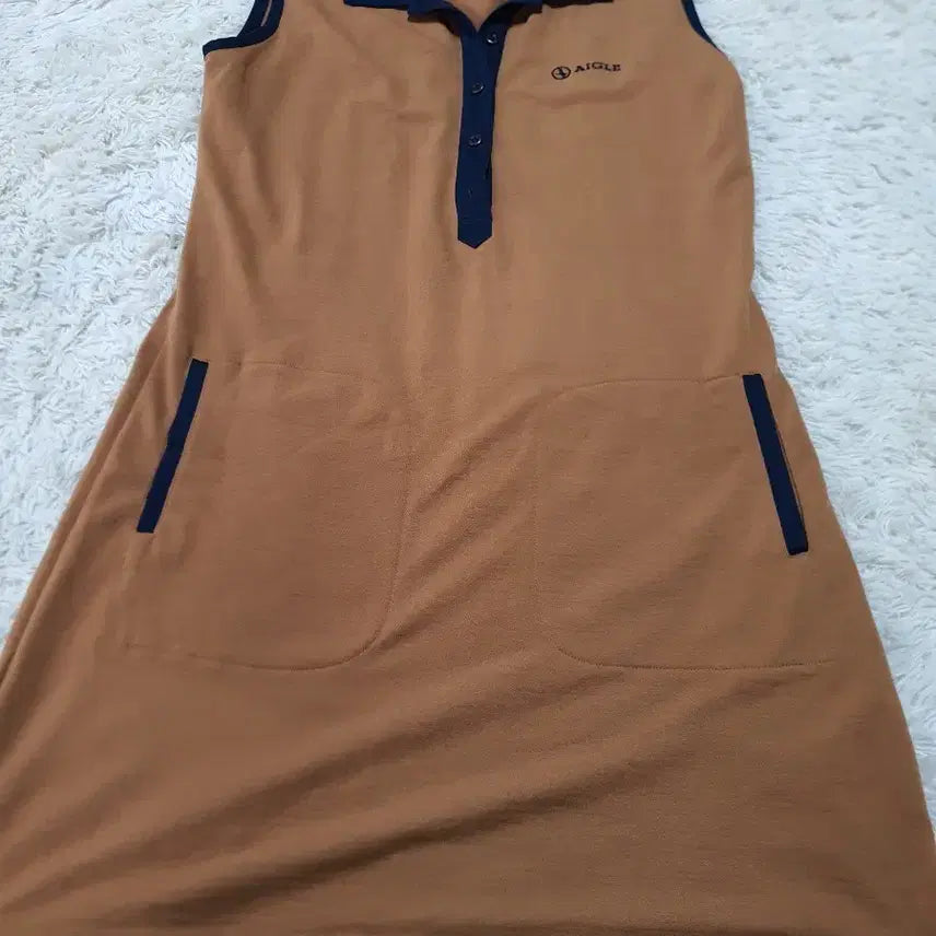 [BUNJANG] AIGLE Brown Sleeveless Collar Dress / AIGLE 브랜드의 브라운 색상 민소매 카라 원피스예요L사이즈사진에서