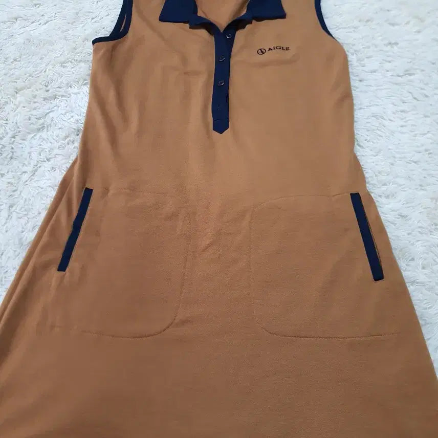 [BUNJANG] AIGLE Brown Sleeveless Collar Dress / AIGLE 브랜드의 브라운 색상 민소매 카라 원피스예요L사이즈사진에서