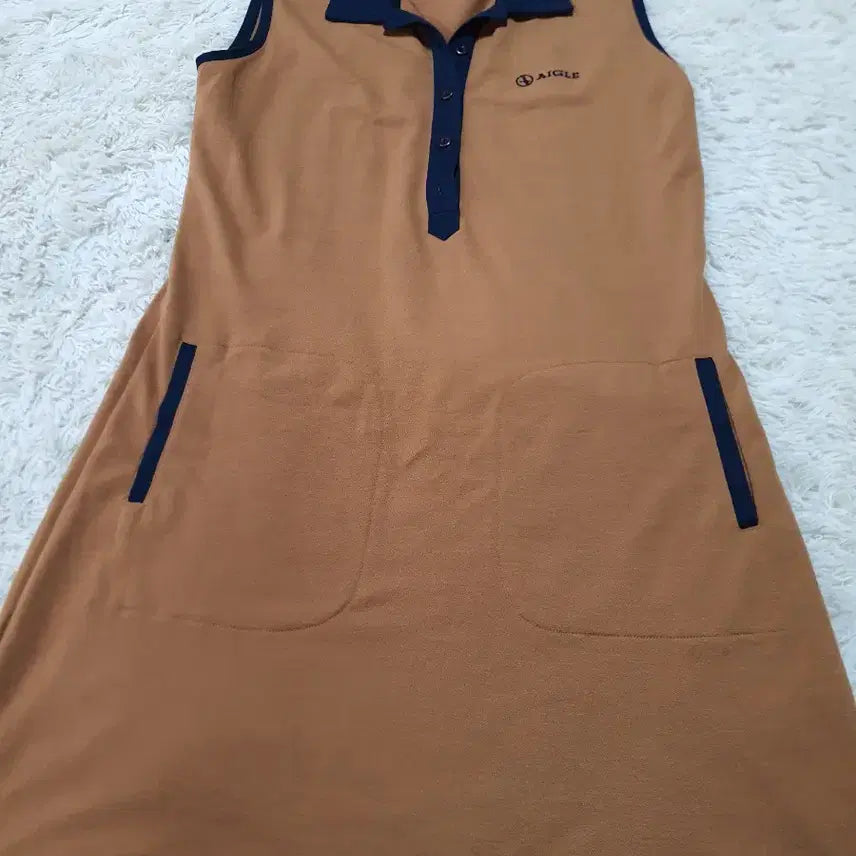 [BUNJANG] AIGLE Brown Sleeveless Collar Dress / AIGLE 브랜드의 브라운 색상 민소매 카라 원피스예요L사이즈사진에서