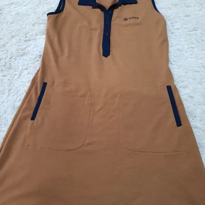 [BUNJANG] AIGLE Brown Sleeveless Collar Dress / AIGLE 브랜드의 브라운 색상 민소매 카라 원피스예요L사이즈사진에서