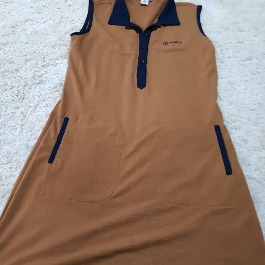 [BUNJANG] AIGLE Brown Sleeveless Collar Dress / AIGLE 브랜드의 브라운 색상 민소매 카라 원피스예요L사이즈사진에서