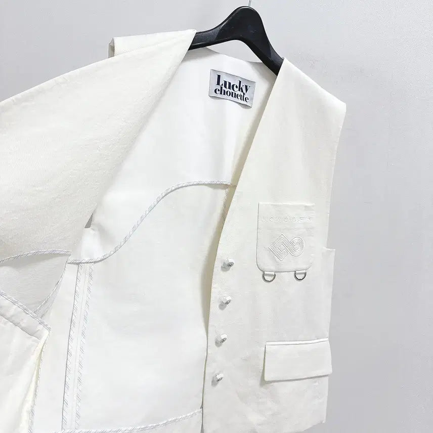 [SOLD OUT] 럭키슈에뜨 화이트 베스트