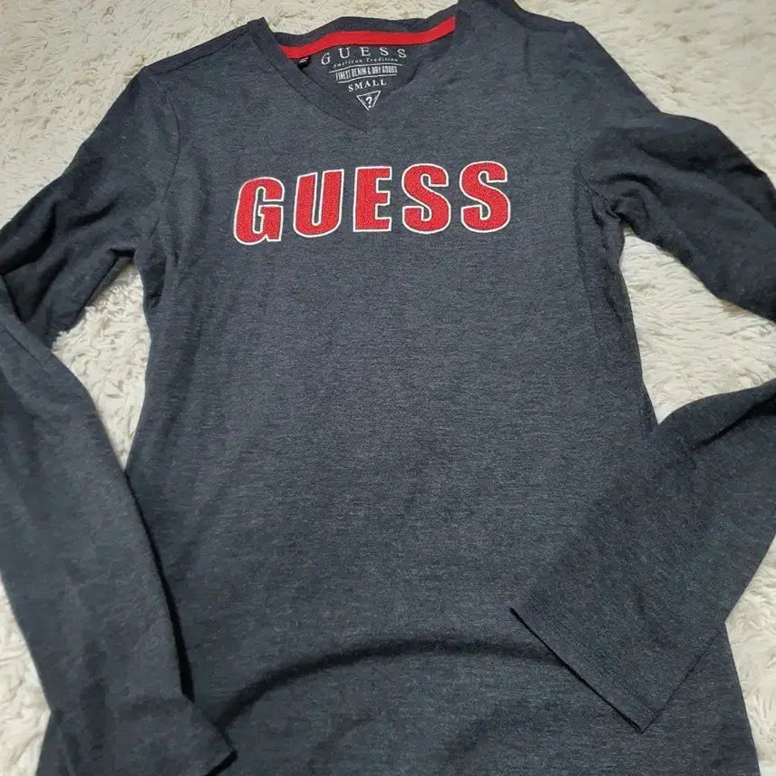[BUNJANG] Guess Long Sleeve T-shirt (S) / 깔끔한 디자인의 게스 긴팔티 S 사이즈예요사진에서 보이는 것처럼 GUE