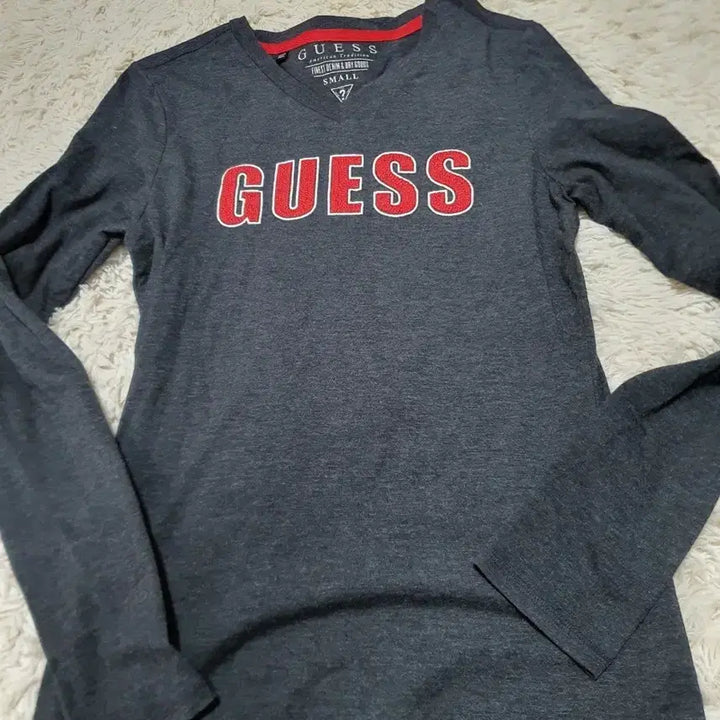 [BUNJANG] Guess Long Sleeve T-shirt (S) / 깔끔한 디자인의 게스 긴팔티 S 사이즈예요사진에서 보이는 것처럼 GUE