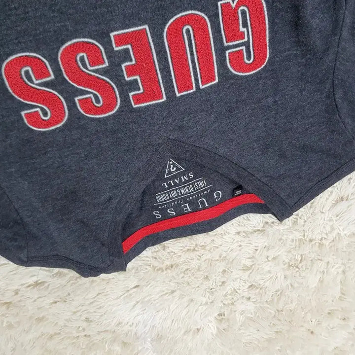 [BUNJANG] Guess Long Sleeve T-shirt (S) / 깔끔한 디자인의 게스 긴팔티 S 사이즈예요사진에서 보이는 것처럼 GUE