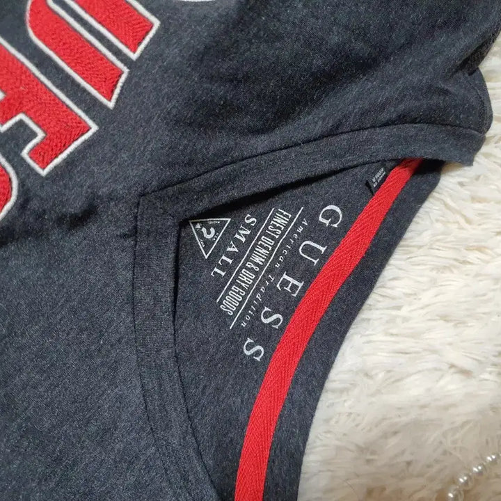 [BUNJANG] Guess Long Sleeve T-shirt (S) / 깔끔한 디자인의 게스 긴팔티 S 사이즈예요사진에서 보이는 것처럼 GUE