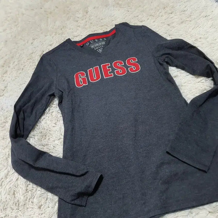 [BUNJANG] Guess Long Sleeve T-shirt (S) / 깔끔한 디자인의 게스 긴팔티 S 사이즈예요사진에서 보이는 것처럼 GUE