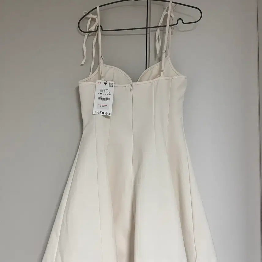 [SOLD OUT] ZARA 뷔스티에 원피스(택 달려있음)
