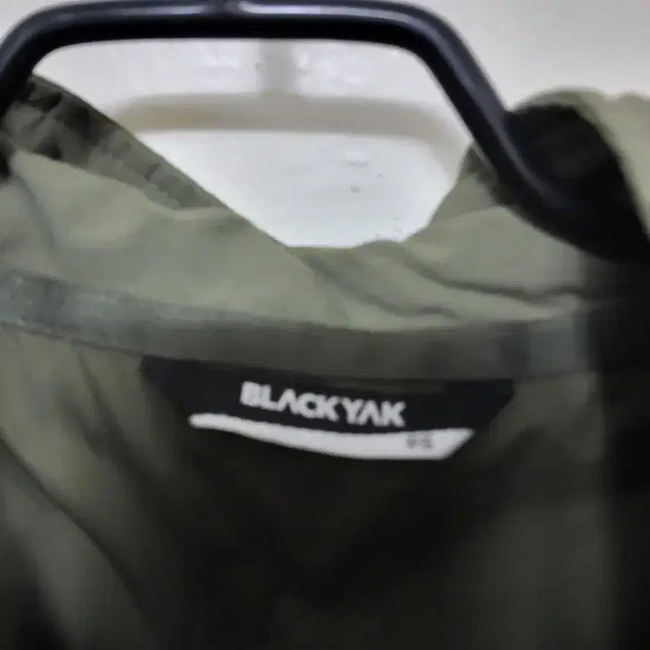 [SOLD OUT] 블랙야크카키색 후드 바람막이 점퍼.260414