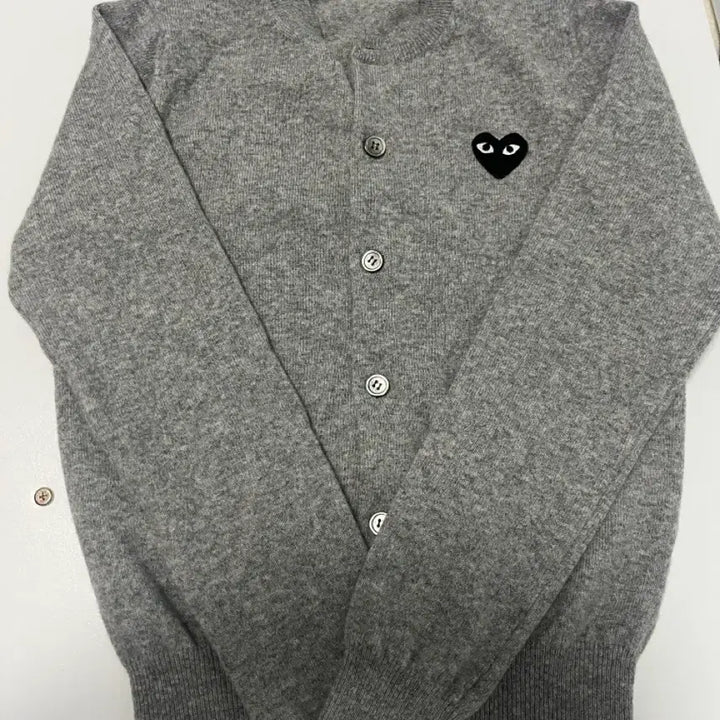 [SOLD OUT] 꼼데가르송 그레이 가디건 블랙와펜