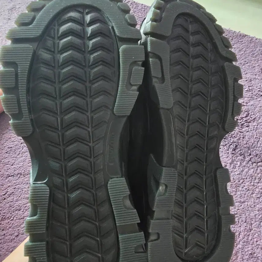 [BUNJANG] Discovery Defender Black Sneakers / 디스커버리 디펜더 검정 운동화