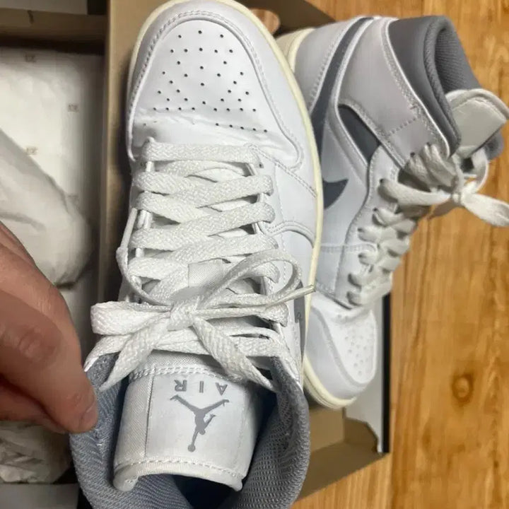 [BUNJANG] Nike Jordan Mid 1 White Stealth Sneakers / 나이키 조던 미드1 화이트 스텔스