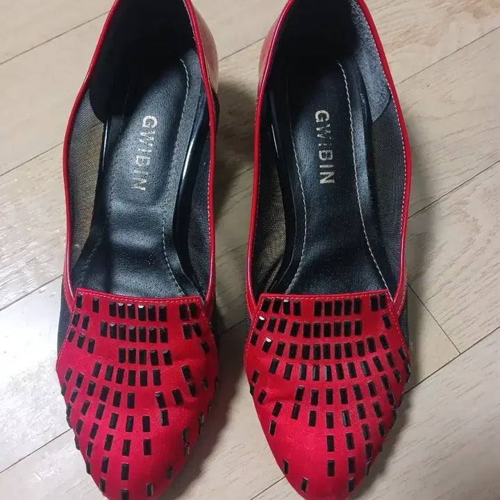 [BUNJANG] GWIBIN Red Studded Heels / GWIBIN&