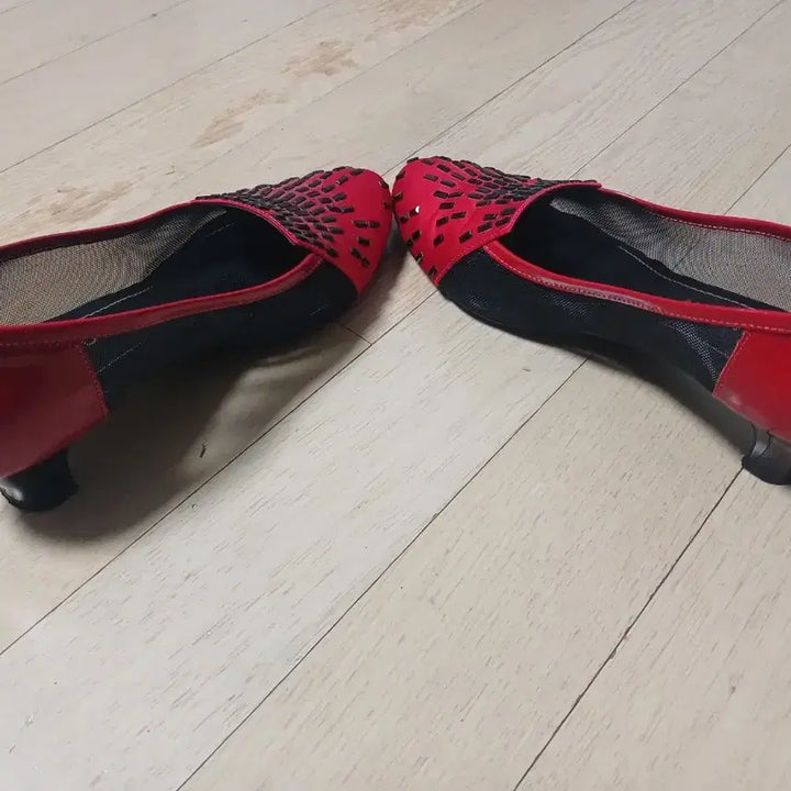 [BUNJANG] GWIBIN Red Studded Heels / GWIBIN&