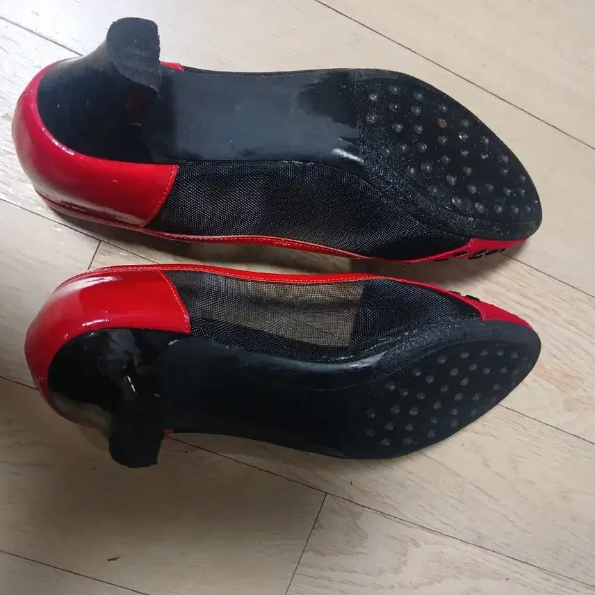 [BUNJANG] GWIBIN Red Studded Heels / GWIBIN&