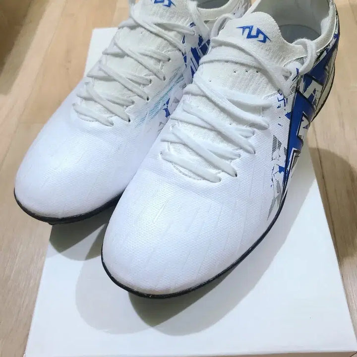 [BUNJANG] TLSS Striker Essential TF Futsal Shoes / tlss 스트라이커 엣센셜 tf 풋살화