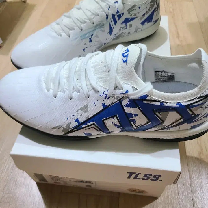 [BUNJANG] TLSS Striker Essential TF Futsal Shoes / tlss 스트라이커 엣센셜 tf 풋살화