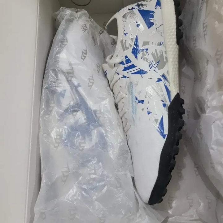 [BUNJANG] TLSS Striker Essential TF Futsal Shoes / tlss 스트라이커 엣센셜 tf 풋살화