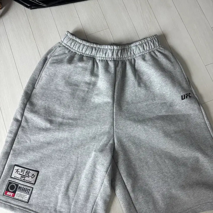 [SOLD OUT] UFC 메가핏 오버사이즈 반바지 회색 l (34)사이즈