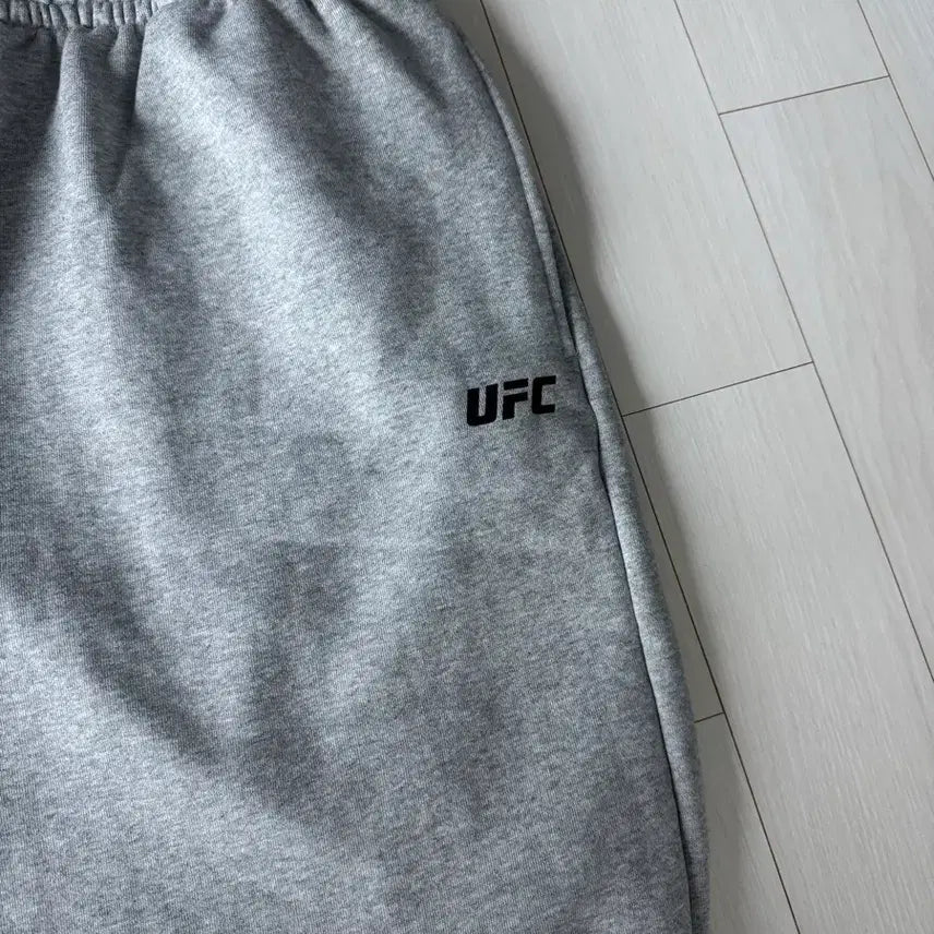 [SOLD OUT] UFC 메가핏 오버사이즈 반바지 회색 l (34)사이즈