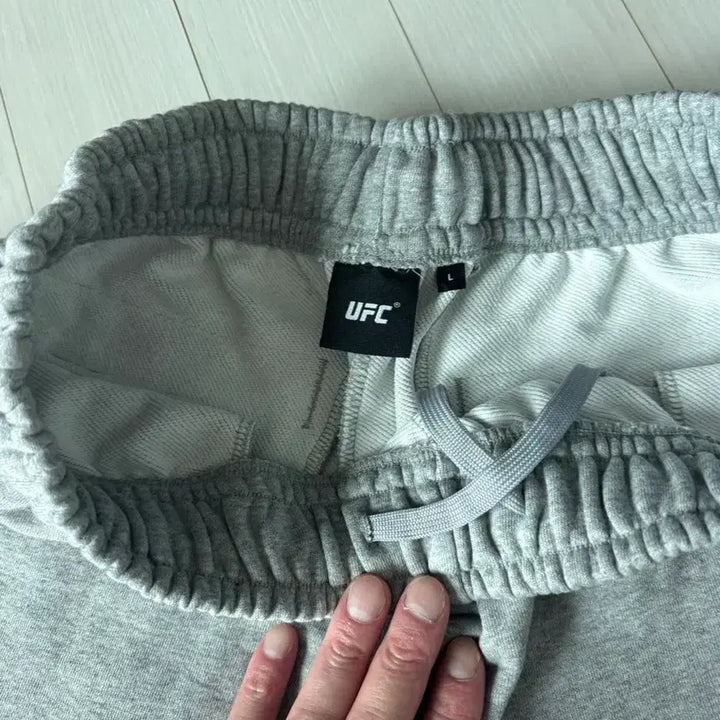 [SOLD OUT] UFC 메가핏 오버사이즈 반바지 회색 l (34)사이즈
